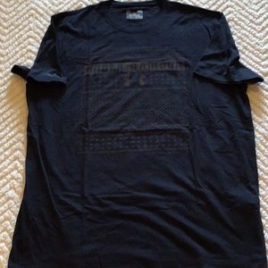 Men’s under armor T looseL GUC